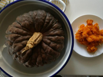 Pasta zucca e speck e granella di mandorle