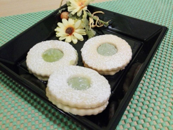 Biscotti al burro,con nutella al pistacchio