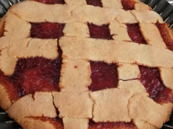 Crostata con olio e nocciole