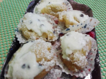Zeppoline fritte con crema di ricotta e gocce di cioccolato