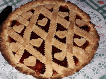 crostata con confettura di prugne