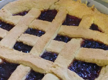 Crostata con confettura di ciliegia
