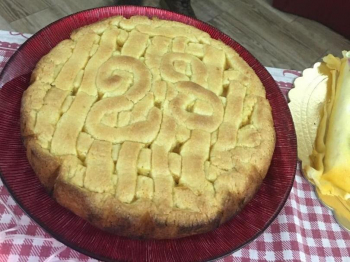 Crostata con marmellata alle albicocce