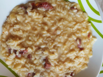 Risotto con caprino e pomodori secchi