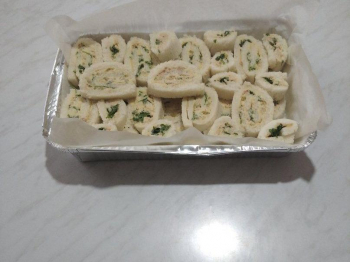 Girelle di pancarrè con maionese, tonno e rucola