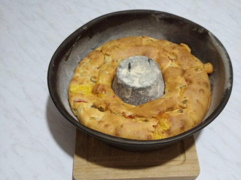 Ciambella salata con emmental e condiriso