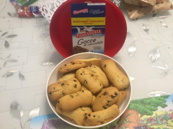 Biscotti della colazione con gocce di cioccolato