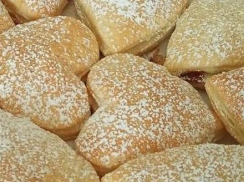 cuoricini alla crema e gocce di cioccolato