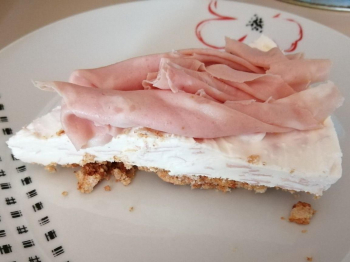 Cheesecake con ricotta e mortadella