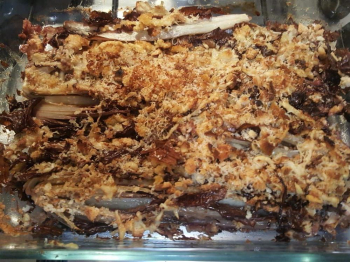 Radicchio gratinato con scaglie di parmiggiano e granella di frutta secca