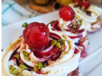 Zeppole con crema  all'arancia