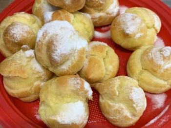 Bignè alla crema pasticcera