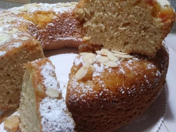 Ciambella con ricotta e marmellata d'arance