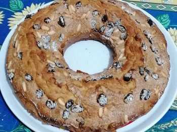Ciambella con uvetta e pinoli