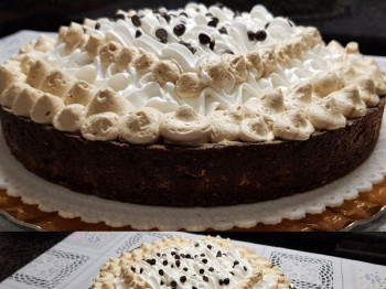Crostata cappuccino con cuore di pan di spagna