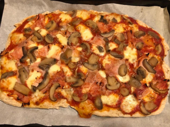 Pizza alta integrale prosciutto e funghi