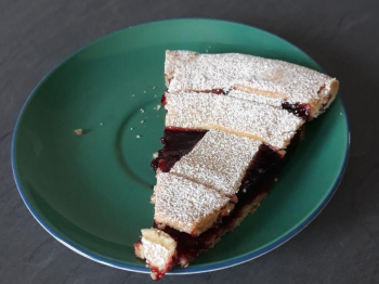 Crostata con confettura di ciliegie