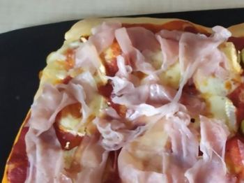 Pizza brie e speck
