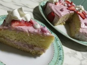 Torta soffice con crema alle fragole