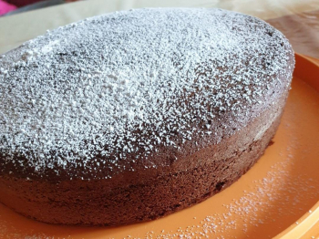 Torta al cacao con panna