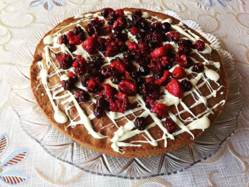 TORTA AL CIOCCOLATO BIANCO E FRUTTI DI BOSCO