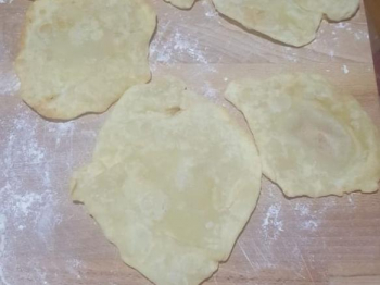 Sfoglie di pasta di pane fritta