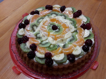 Crostata morbida alle mandorle ,crema e frutta