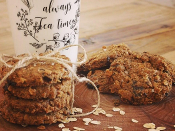 Biscotti di avena e frutta secca