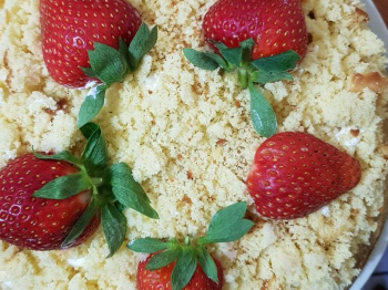 Torta mimosa con fragole
