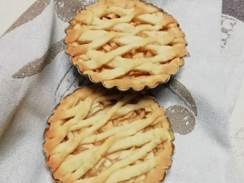 Crostatine mele e uvetta
