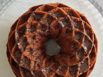 Ciambellone allo Yogurt, mandorle e cioccolato