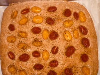 Un pezzettino di focaccia integrale??? ⭐️💛