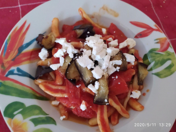 Pasta alla Norma con feta