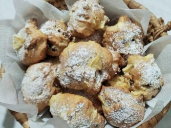 Dolcetti morbidi alle mele con gocce di cioccolato e cannella