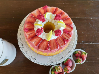 Chiffon cake al limone e fragole