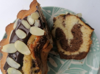 Ciambella marmorizzata alle mandorle