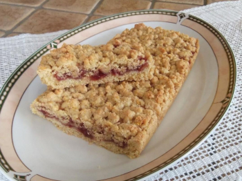 Sbriciolata con confettura di fragole e ribes