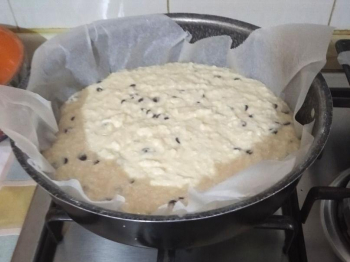 Torta all'acqua con cocco e gocce di cioccolato