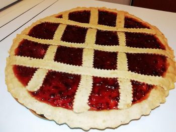 Crostata alla marmellata di prugne rosse