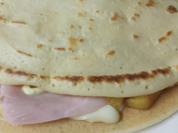 Crepes con prosciutto e provola affumicata