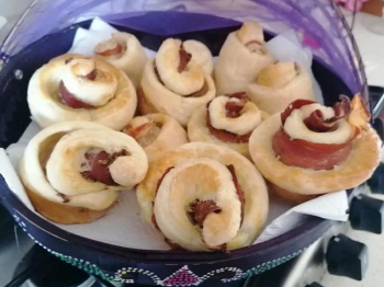 MUFFIN SFOGLIATI ALLO SPECK E GRANA