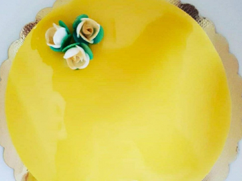 Mousse ai 3 cioccolati glassata a specchio