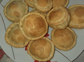 Panadine con agnello e piselli