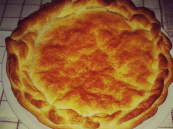 Torta di formaggi, cipollotti e peperoni