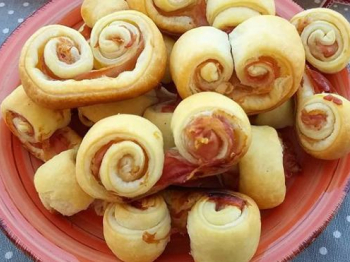 Rustici con prosciutto cotto e silano
