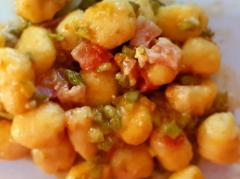 Gnocchi asparagi e pancetta