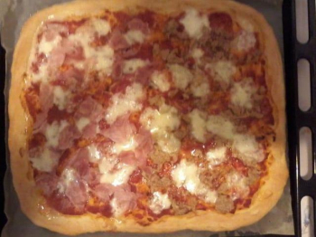 Pizza veloce al prosciutto e tonno