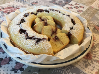 Ciambella con Semola e confettura di Ciliegie