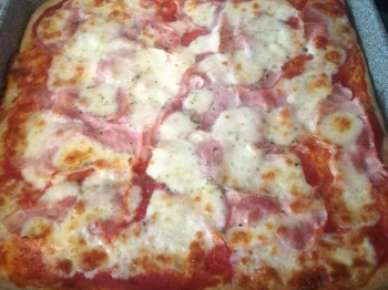 PIZZA PROSCIUTTO E SCAMORZA