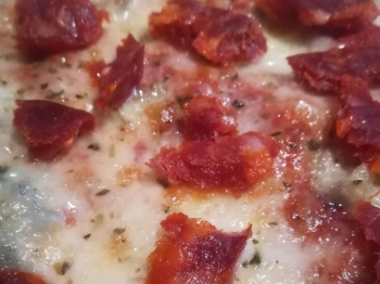 PIZZA SALAMINO PICCANTE E GORGONZOLA